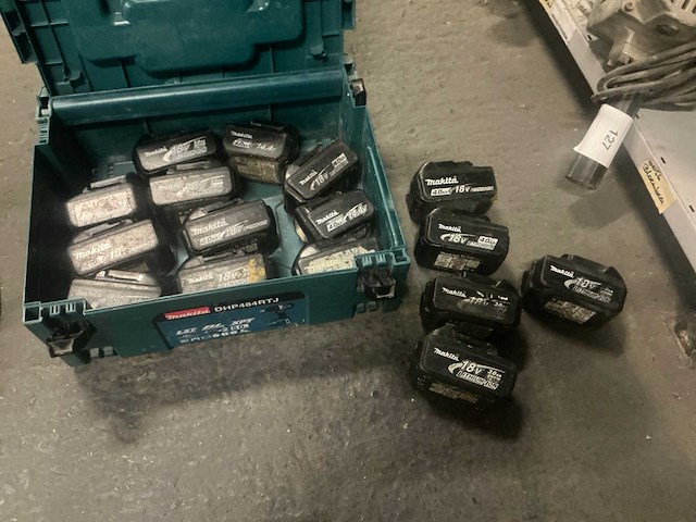 Makita 18v batterij (12x) - afbeelding 1 van  4