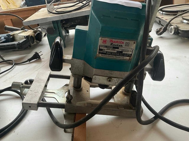 Makita 3600b bovenfrees - afbeelding 3 van  3