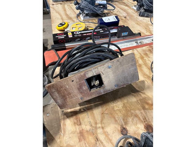 Makita 3600b bovenfrees - afbeelding 2 van  4