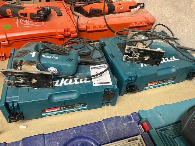 Makita 4350fctj decoupeerzaag (2x) - afbeelding 1 van  5