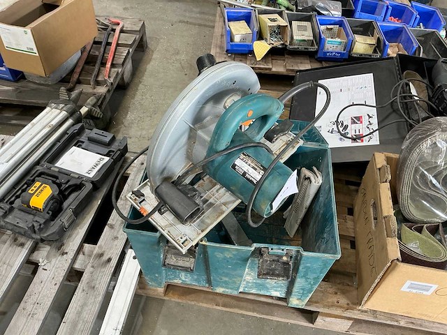Makita 5903 cirkelzaagmachine - afbeelding 1 van  3