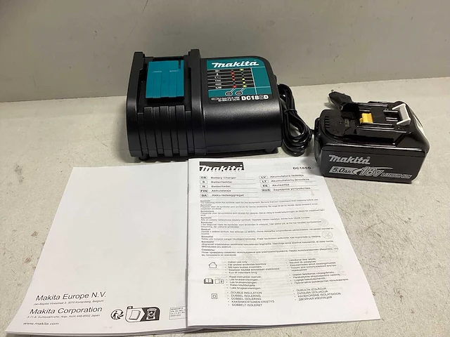 Makita 5ah accu + makita acculader dc18sd - afbeelding 1 van  6