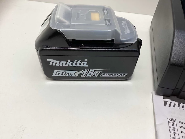 Makita 5ah accu + makita snellader dc18rc - afbeelding 3 van  6