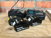 Makita 5ah batterij (3x), acculader (2x) en stealthmounts (6x)