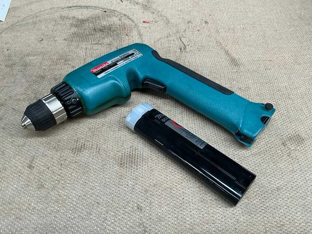 Makita 6095d schroefboormachine - afbeelding 1 van  8