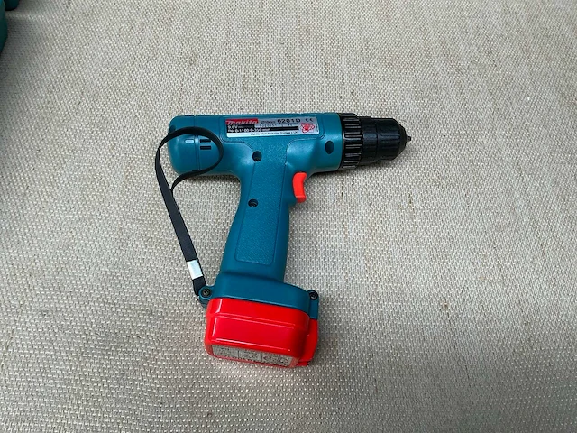 Makita 6201d schroefboormachine - afbeelding 1 van  3
