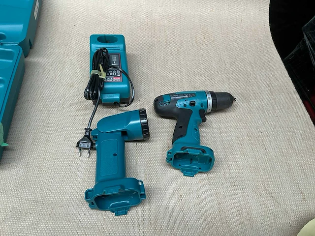 Makita 6261d schroefboormachine - afbeelding 1 van  5