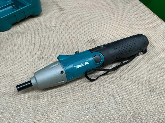 Makita 6722d schroefboormachine met bits set - afbeelding 3 van  8