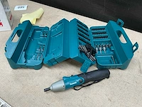 Makita 6722d schroefboormachine met bits set