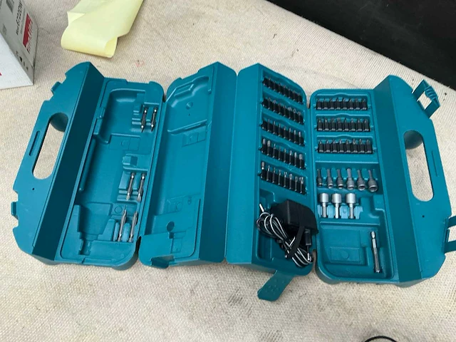 Makita 6722d schroefboormachine met bits set - afbeelding 7 van  8