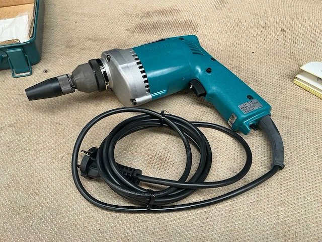 Makita 6805bv schroefboormachine voor gipskarton (2x) - afbeelding 1 van  4