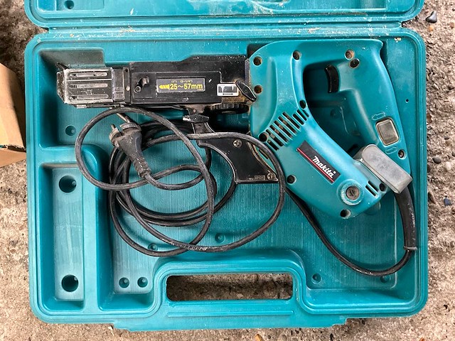 Makita 6834 tacker - afbeelding 1 van  4