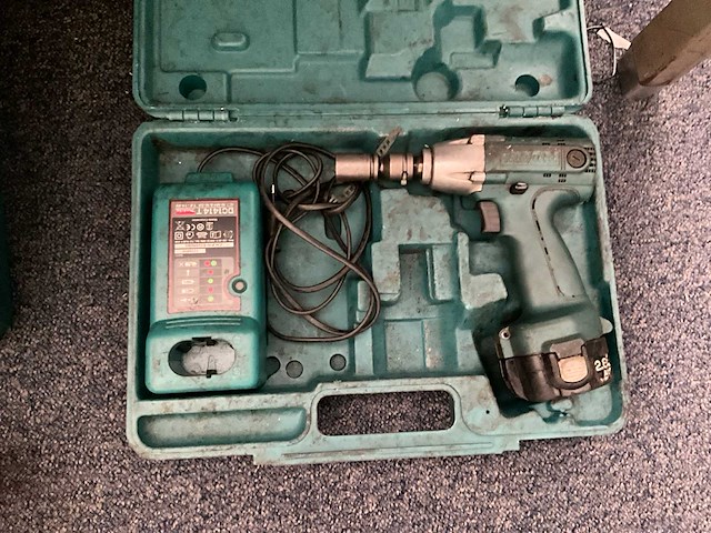 Makita 6918 fd accu slagmoersleutel - afbeelding 1 van  7