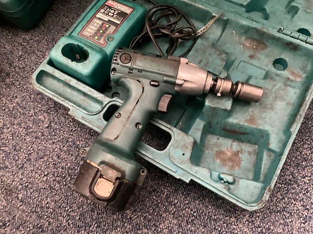 Makita 6918 fd accu slagmoersleutel - afbeelding 4 van  7