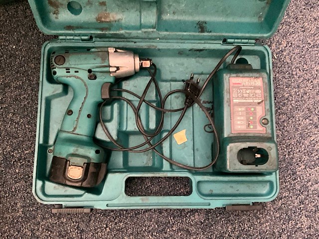 Makita 6918 fd accu slagmoersleutel - afbeelding 1 van  7