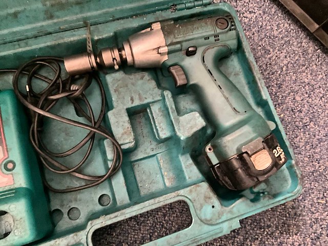Makita 6918 fd accu slagmoersleutel - afbeelding 2 van  5