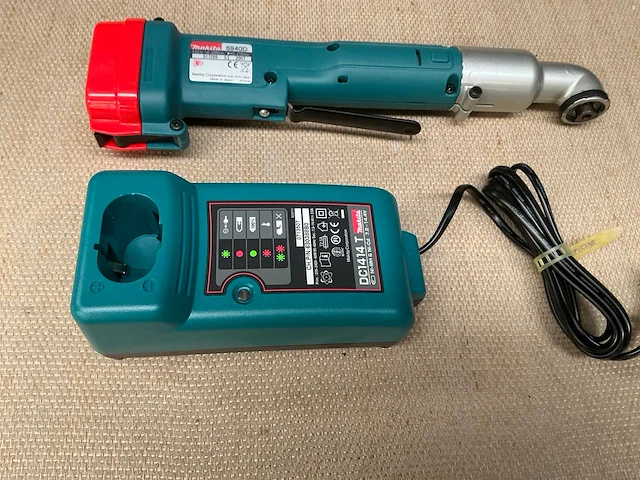 Makita 6940d haakse accu schroefmachine - afbeelding 3 van  4