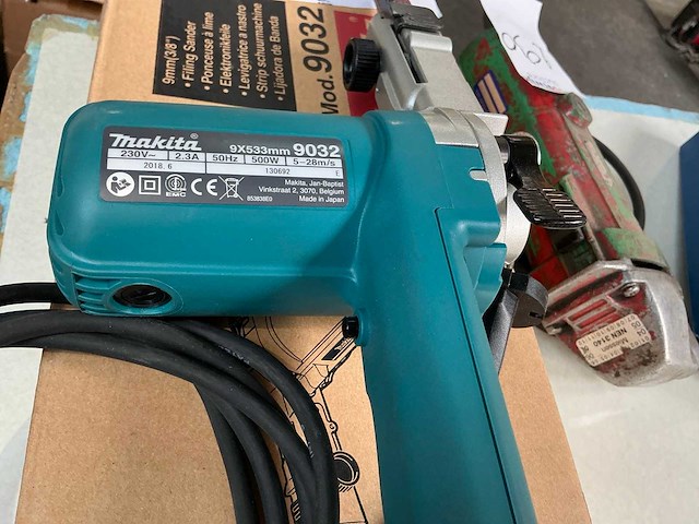 Makita 9032 bandschuurmachine - afbeelding 4 van  8