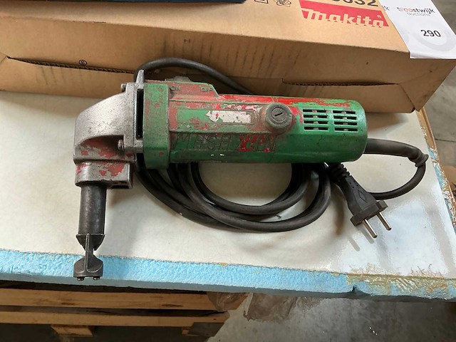 Makita 9032 bandschuurmachine - afbeelding 7 van  8