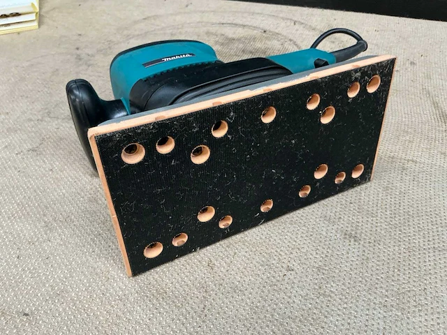 Makita 9046 schuurmachine - afbeelding 3 van  6