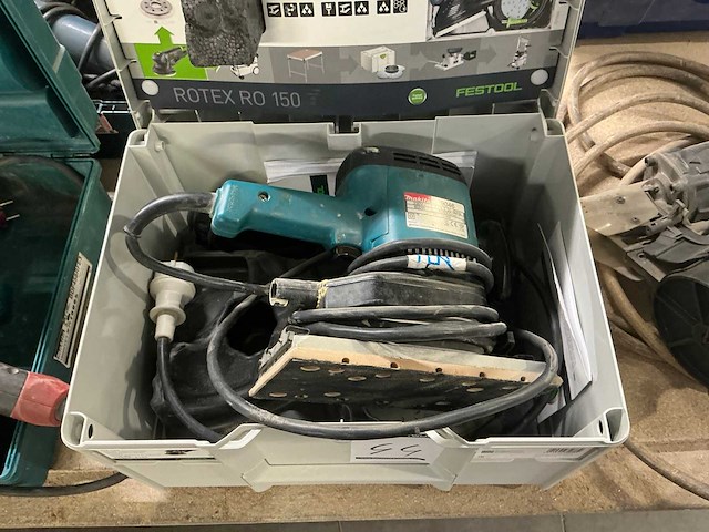 Makita 9046 vlakschuurmachine - afbeelding 1 van  4