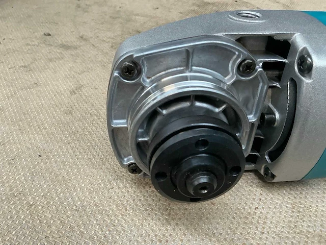 Makita 9059 haakse slijpmachine - afbeelding 3 van  5