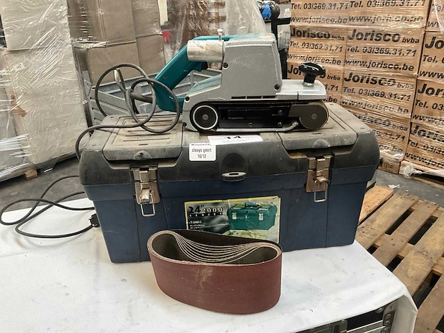 Makita 9402 bandschuurmachine - afbeelding 1 van  7