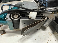 Makita 9402 schuurmachine - afbeelding 1 van  1