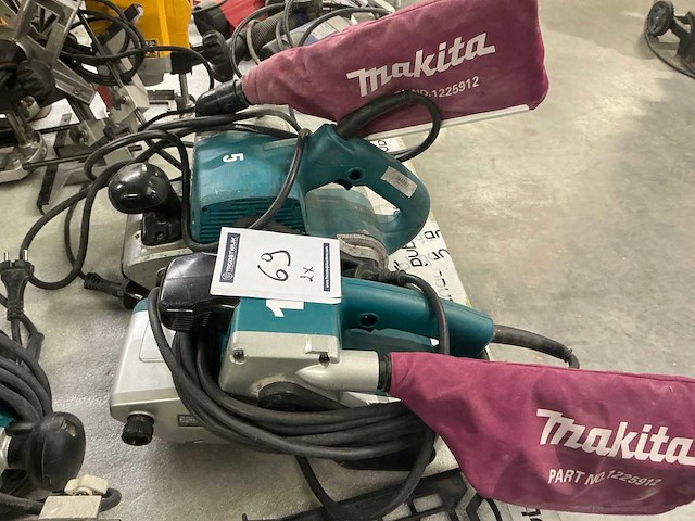 Makita 9403 en 9404 bandschuurmachine - afbeelding 1 van  4