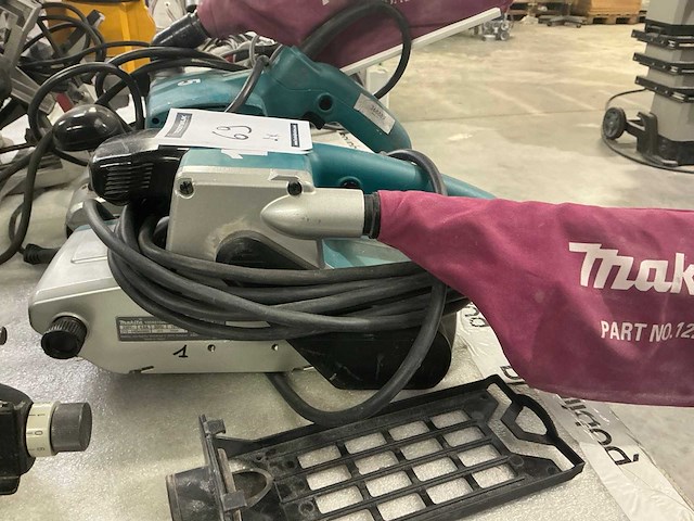 Makita 9403 en 9404 bandschuurmachine - afbeelding 2 van  4