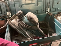 Makita 9404 bandschuurmachine - afbeelding 1 van  4