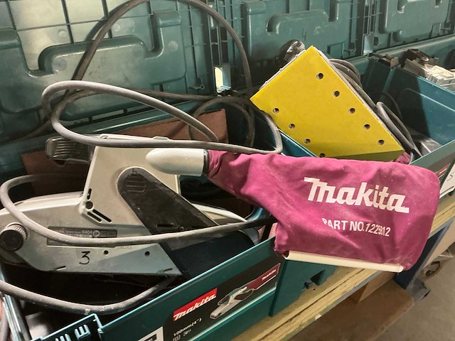 Makita 9404 bandschuurmachine - afbeelding 1 van  4