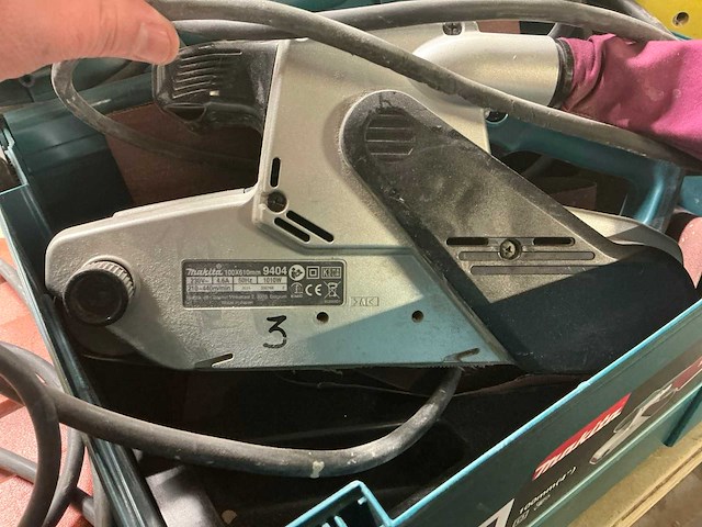 Makita 9404 bandschuurmachine - afbeelding 3 van  4