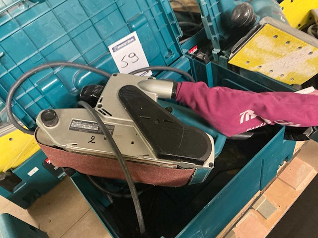 Makita 9404 bandschuurmachine - afbeelding 1 van  4