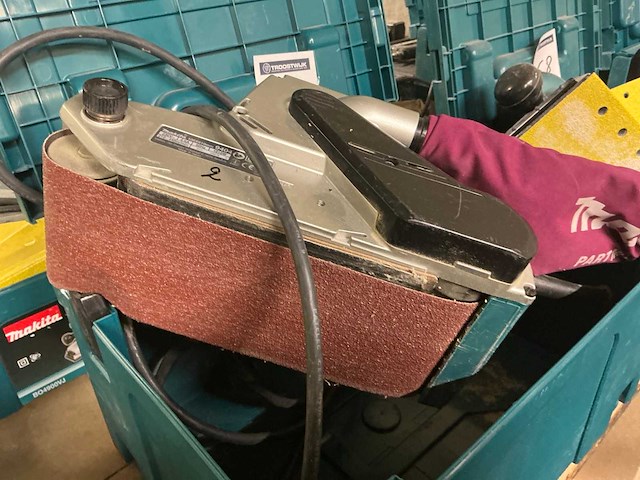 Makita 9404 bandschuurmachine - afbeelding 3 van  4