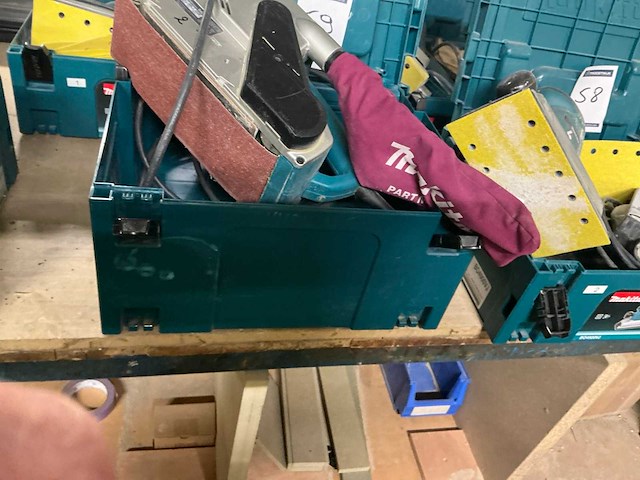 Makita 9404 bandschuurmachine - afbeelding 4 van  4