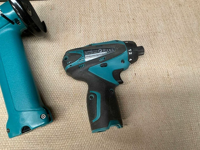 Makita 9500d accu haakse slijper - afbeelding 3 van  4
