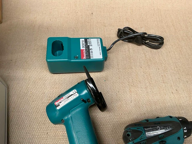 Makita 9500d accu haakse slijper - afbeelding 4 van  4