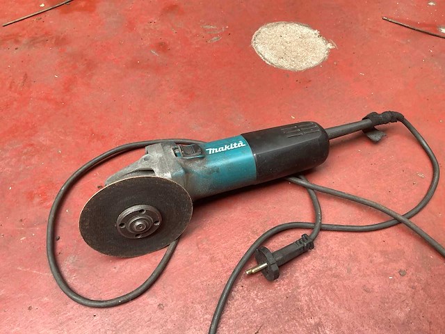 Makita 9557nb haakse slijpmachine - afbeelding 1 van  1