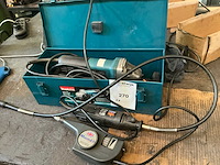 Makita 9558hnr haakse slijper - afbeelding 1 van  5