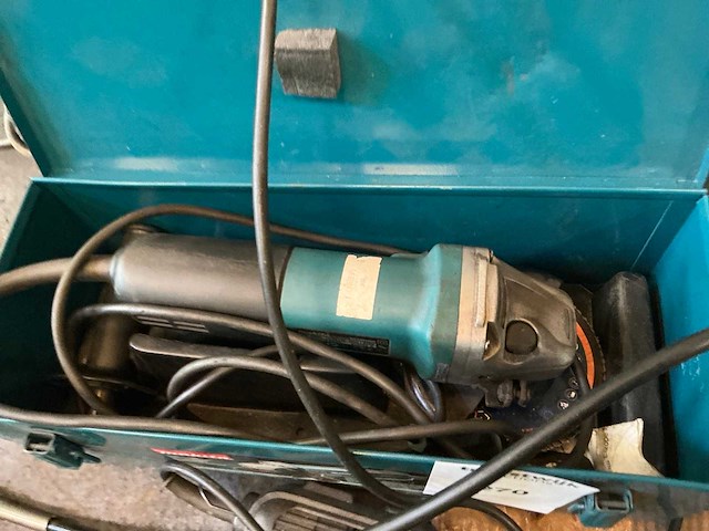Makita 9558hnr haakse slijper - afbeelding 2 van  5