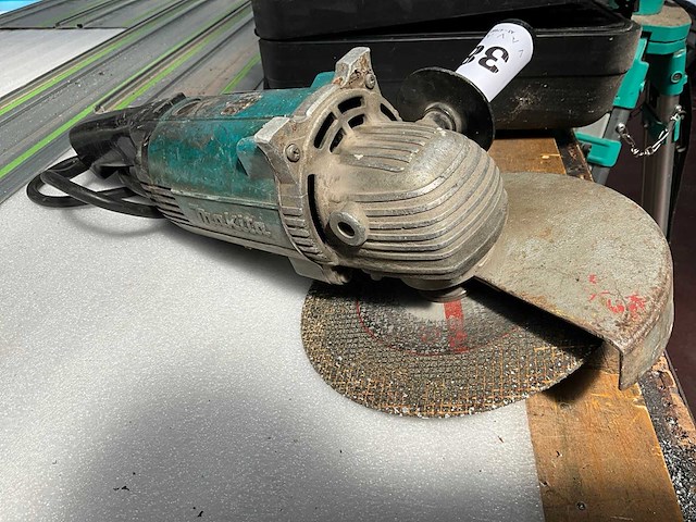 Makita 9609gbs haakse slijpmachine - afbeelding 1 van  3