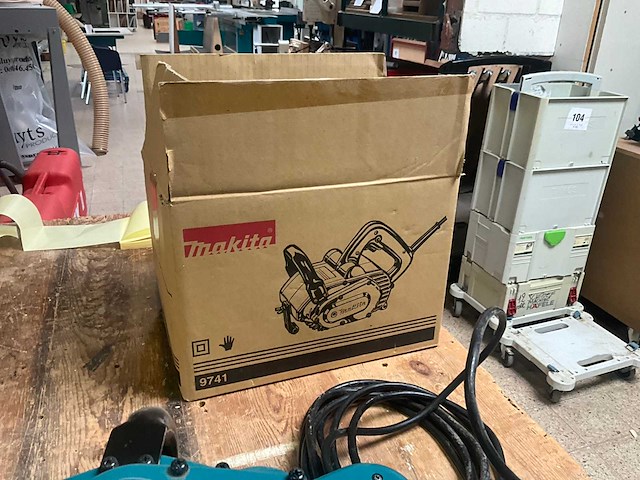 Makita 9741 borstelmachine - afbeelding 2 van  8