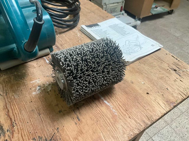 Makita 9741 borstelmachine - afbeelding 4 van  8