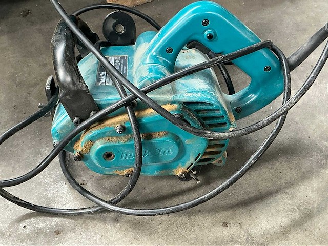 Makita 9741 borstelschuurmachine - afbeelding 2 van  4