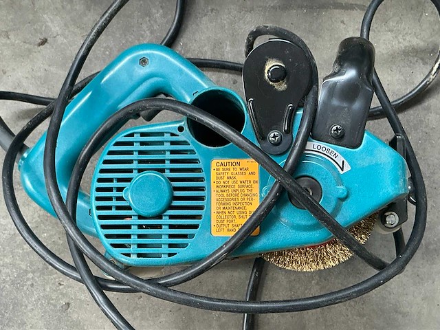 Makita 9741 borstelschuurmachine - afbeelding 3 van  4