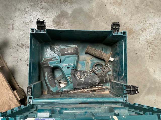 Makita accu klopboormachine en tacker - afbeelding 1 van  4