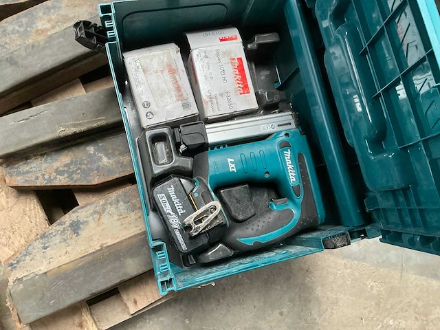 Makita accu klopboormachine en tacker - afbeelding 3 van  4