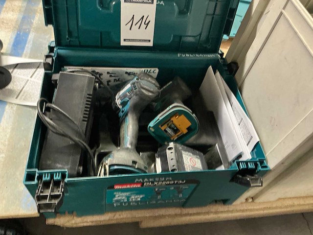Makita accu schroefmachine (2x) - afbeelding 1 van  4