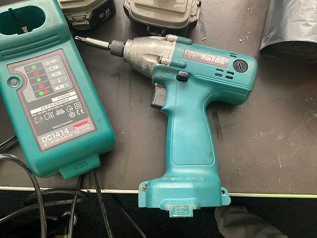 Makita accu schroevendraaier - afbeelding 2 van  4